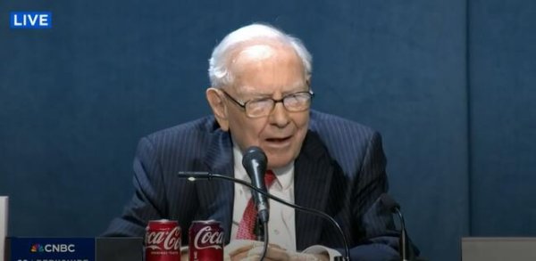 国家正规炒股平台 信息量巨大！刚刚，巴菲特发声，谈日本、苹果、巨额现金储备……｜直击巴菲特股东大会